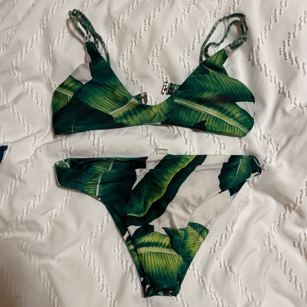 Green leaf pattern bikini